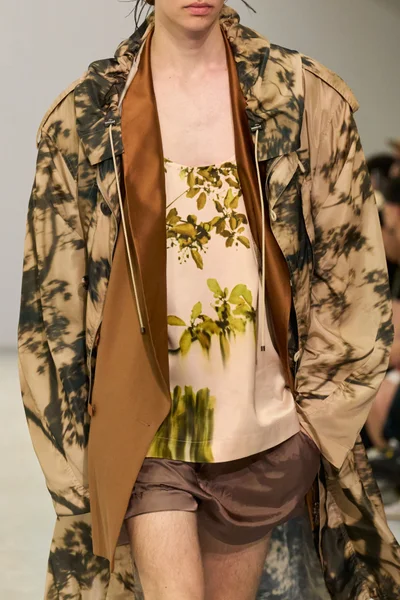 Look 125